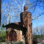 Старая насосная станция в парке